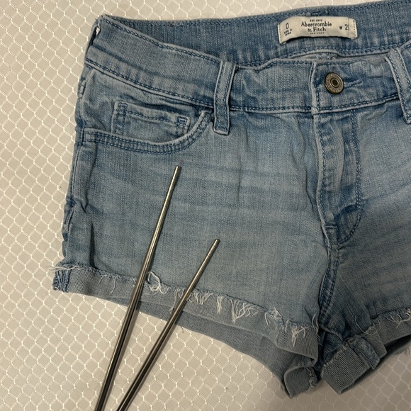 American Eagle Size 0 / 25 soft, light blue jean shorts. Frayed hem - Picture 5 of 5